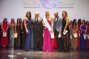  Il patron del concorso, Filippo Russo, dopo l'incoronazione di Miss Stella del Mare 2015, Giulia Romano
